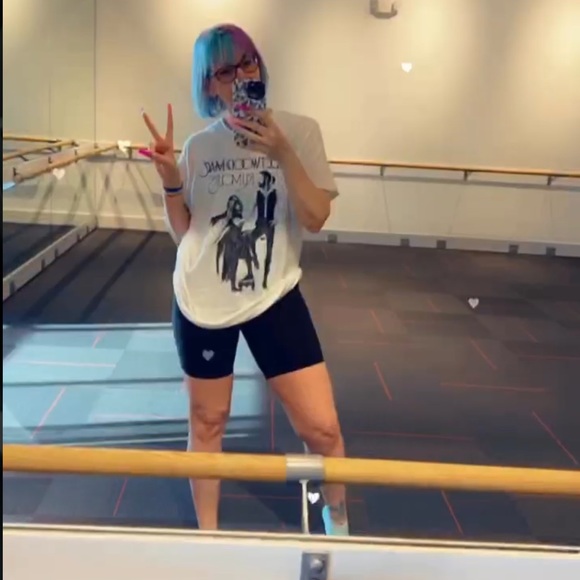 Meet your Posher, Dee - Picture 2 of 5